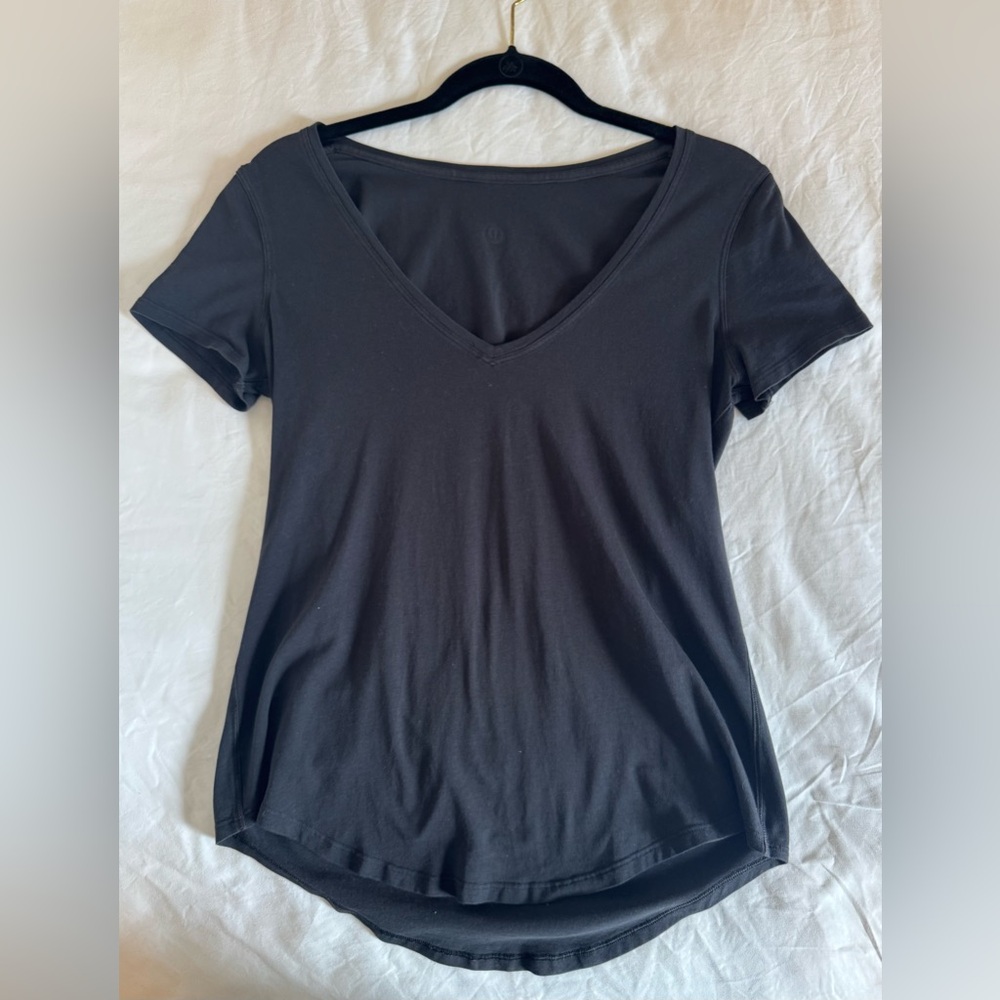 Women's Lululemon Love V-Neck T-Shirt.  Black.  Size 4.
